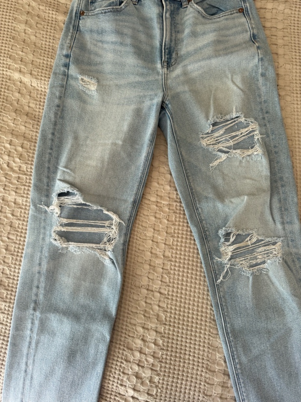 American Eagle Light Wash mom Ripped Jeans - Picture 3 of 4